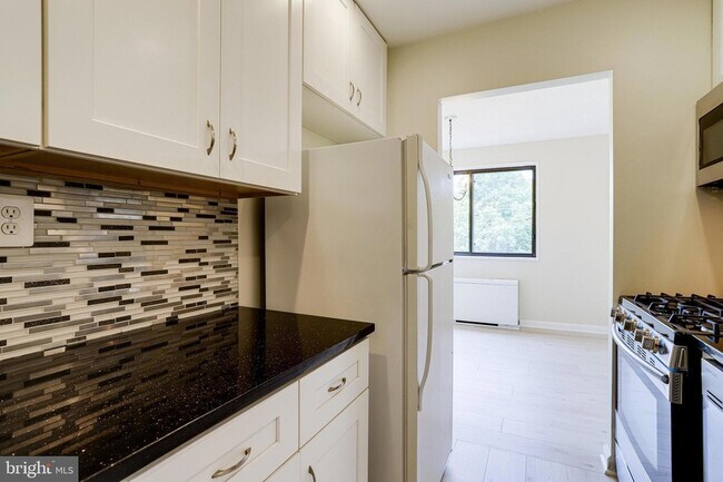 Building Photo - 3515 Washington Blvd