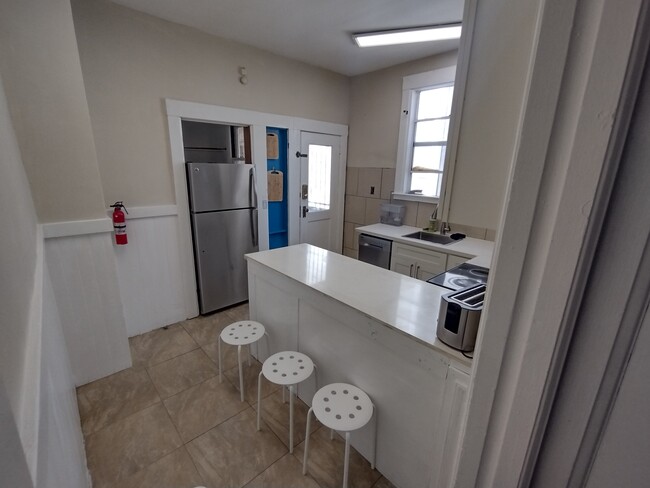 Kitchen dining, new stainless steel appliances - 2345 Fulton St