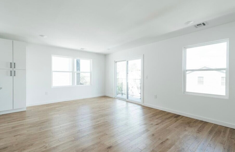 Building Photo - 716 Seaport Dr