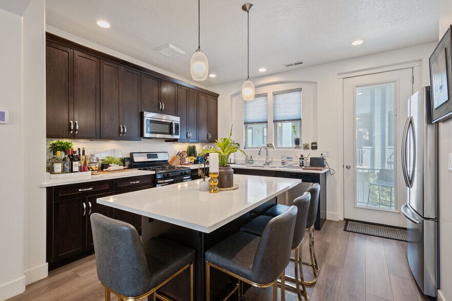 Building Photo - 11271 S High Crest Ln