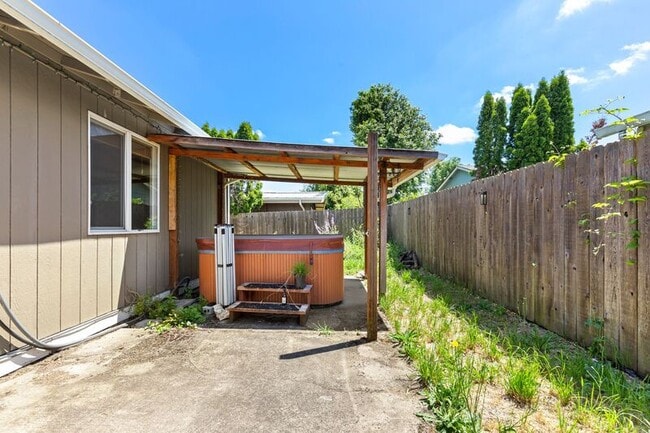 Building Photo - 3918 SE 52nd Ave