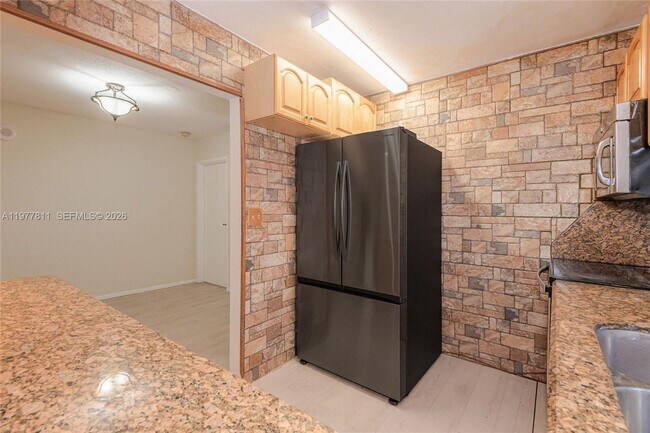 Building Photo - 17021 N Bay Rd