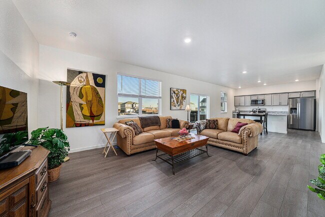 Building Photo - Limited Time Rent Special for this Immacul...