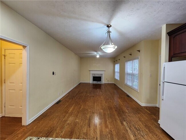 Building Photo - 350 Saddle Bridge Dr