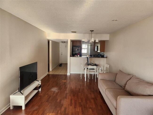 Building Photo - 2962 Plaza Terrace Dr