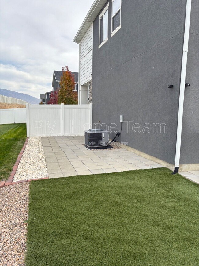 Building Photo - 1616 W Parkview Dr