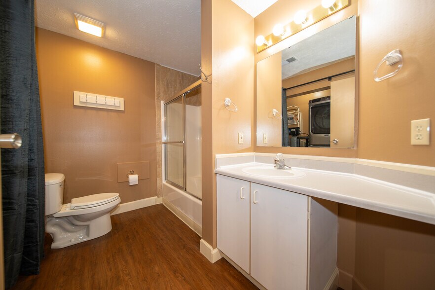 Bathroom - 701 N Dicks St