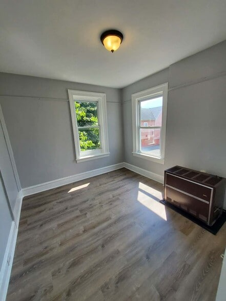 Building Photo - 177 W Parmenter St