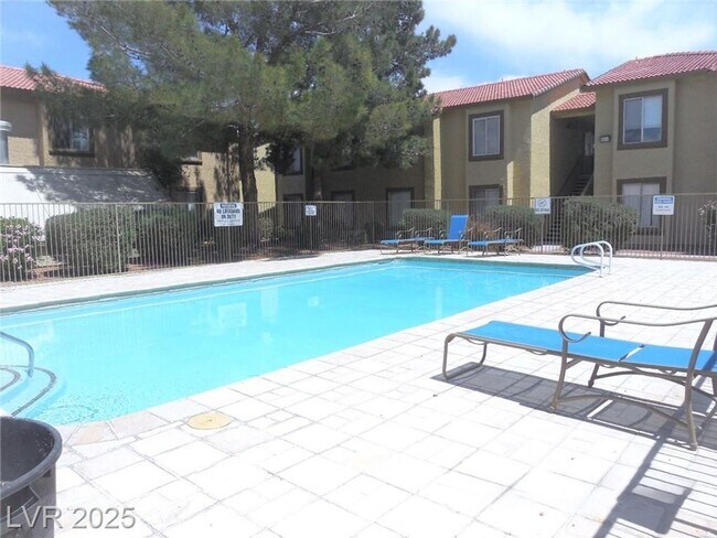 Building Photo - Updated First-Floor Unit | Granite Counter...