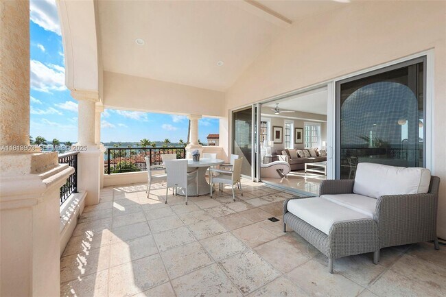 Building Photo - 19253 Fisher Island Dr