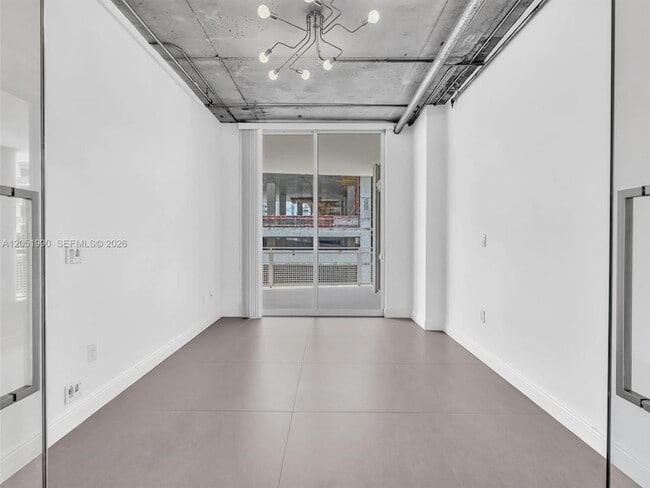 Building Photo - 444 NE 30th St