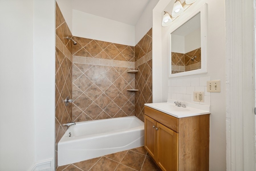 Building Photo - 591 Bramhall Ave