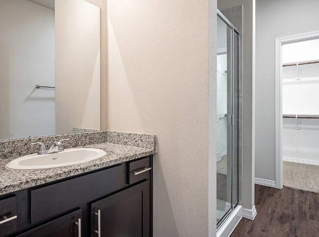 Building Photo - 2704 Vine Ct