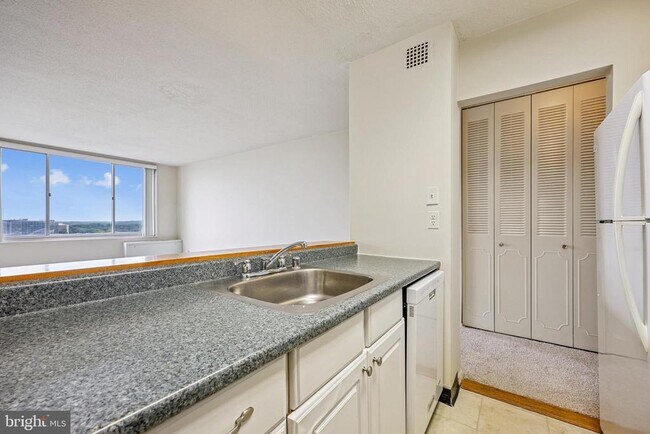 Building Photo - 11801 Rockville Pike