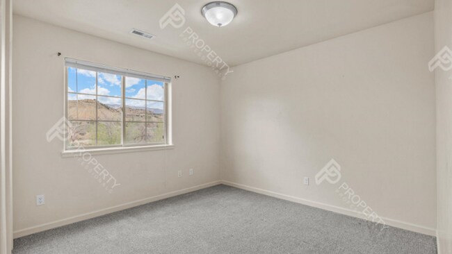 Building Photo - Two Bedroom Apartment in Rifle