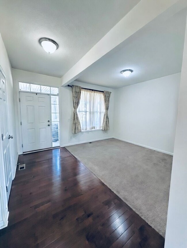 Building Photo - Beautiful 4 Bedroom Single Family Home in Prime Shakopee Neighborhood