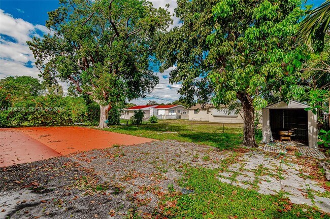 Building Photo - 2545 NE 207th St