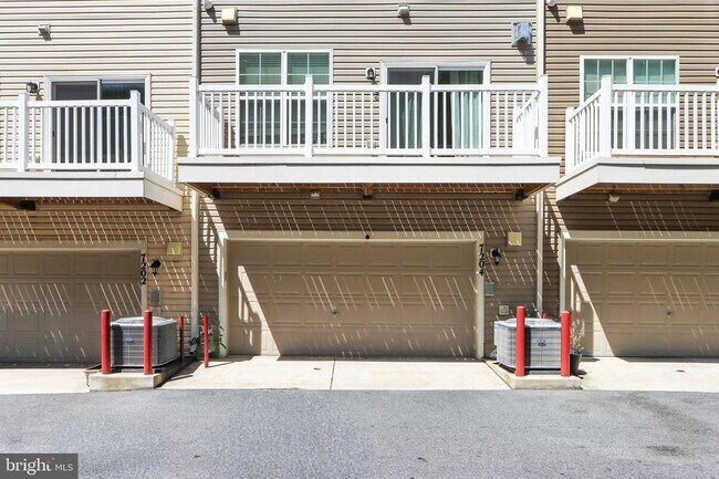 Building Photo - 7204 Barrberry Ln