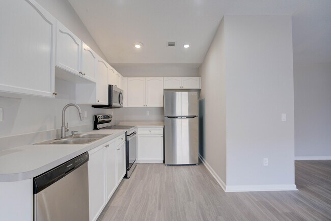 Building Photo - 9240 Roan Ln