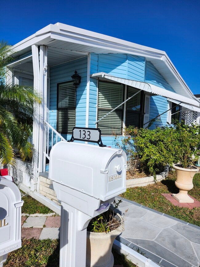 133 Caribbean Ln - 100 Hampton Rd