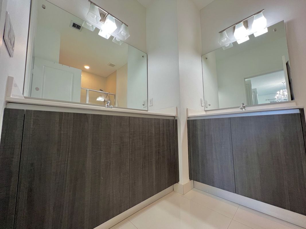 Building Photo - 492 SW 91st Pl