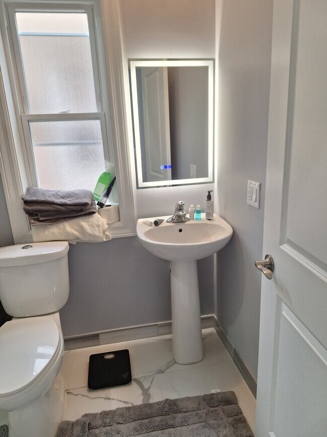 Building Photo - 4947 W Race Ave