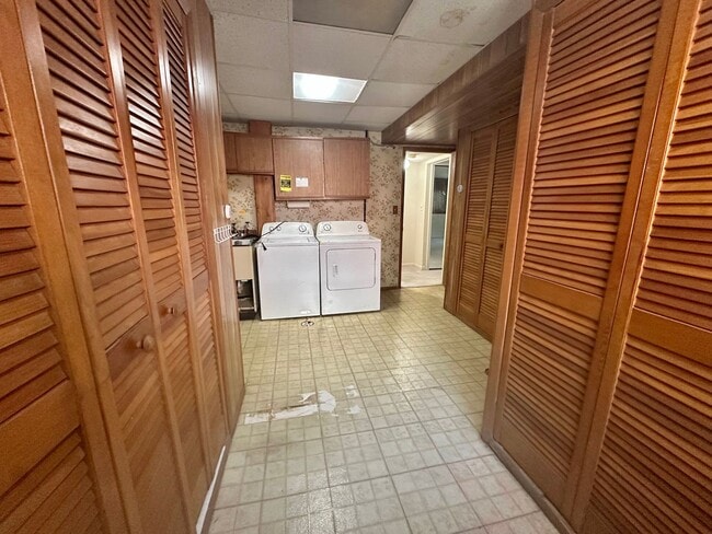 Building Photo - 21669 Tulipwood St