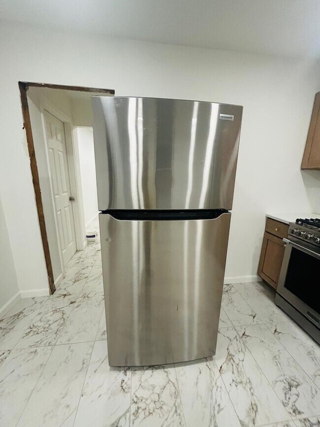 Building Photo - 118 County Rd