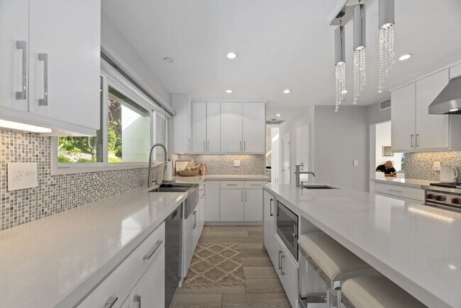 Building Photo - 641 Walther Way