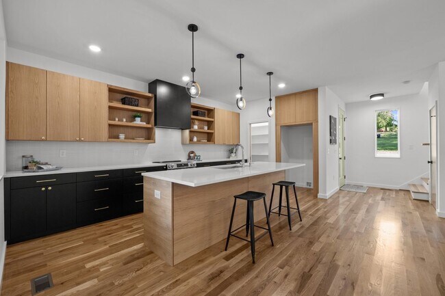 Building Photo - Stunning New Construction Home in the Hear...