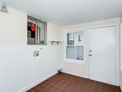 Building Photo - Unique 2 bedroom, 1 bathroom house!