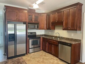 Building Photo - Spacious 2BD/2B Duplex in Hahira!