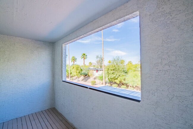 Building Photo - 8550 E McDowell Rd