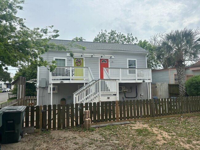 Building Photo - 1107 13th St