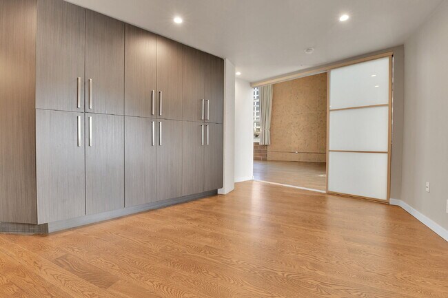 Building Photo - $3,100 - 2 Bed, 2 Bath Lofted Condo in Den...