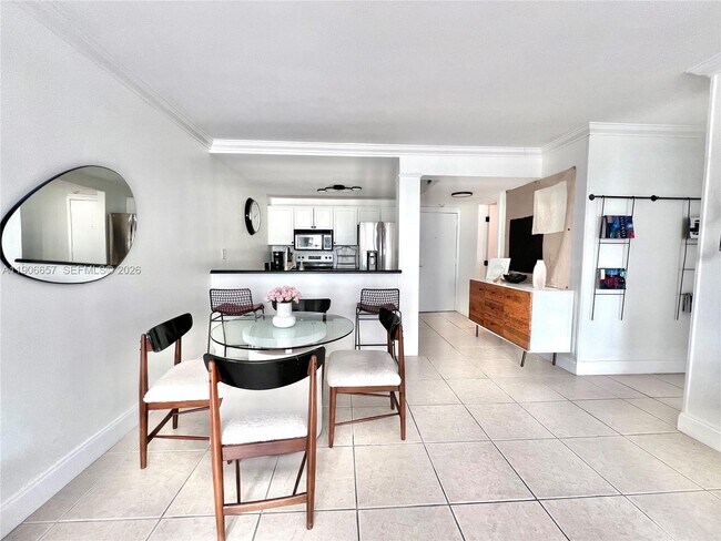 Building Photo - 600 NE 36th St