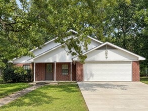 Building Photo - 712 Edgewood Cir
