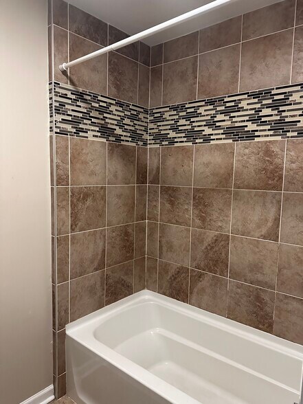 master bathroom - 411 Greenbriar Ave