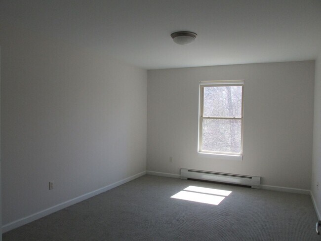 Building Photo - Spacious 1 Bedroom with beautiful wooded view