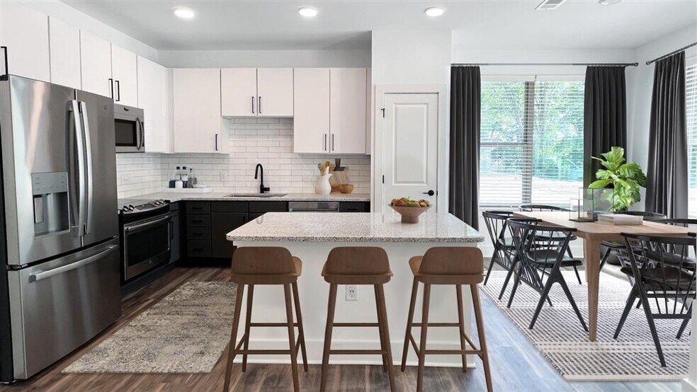 Primary Photo - Elwood Apartments