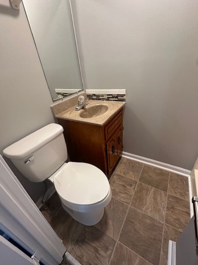 Building Photo - Free months rent with 13 month lease