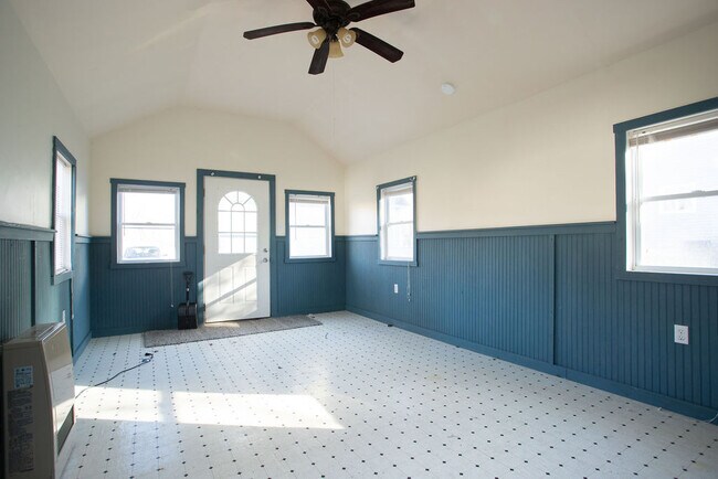 Building Photo - 7 Youngs Ln