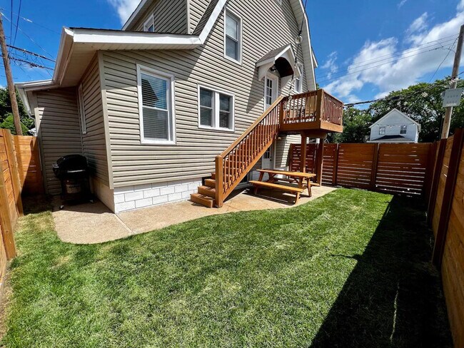 Building Photo - 1509 Clark St