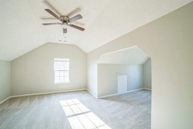 Building Photo - Spacious 5BR House in Fairburn
