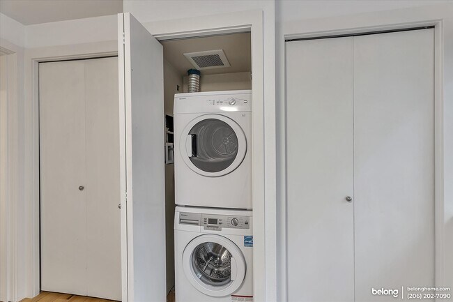 Building Photo - 752 Bellevue Ave E