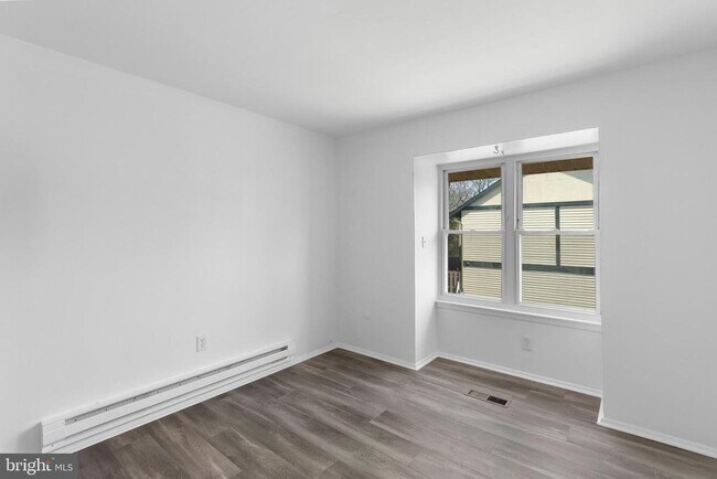 Building Photo - 14 Dover Ct