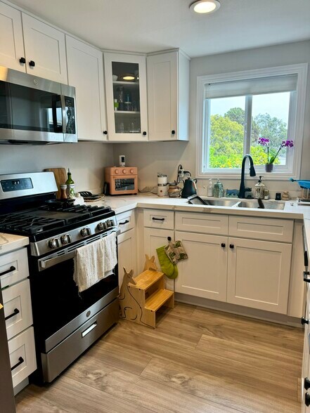 Building Photo - 31671 Seacove Dr