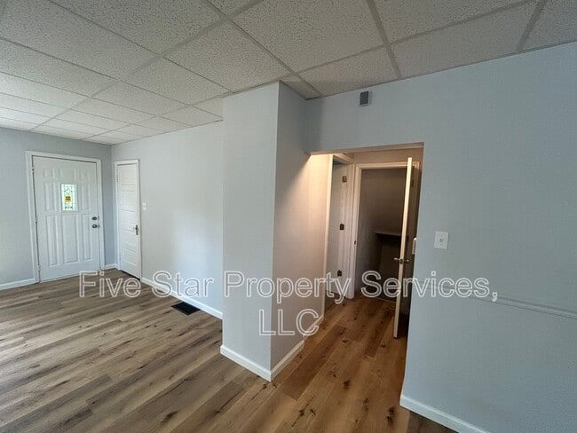 Building Photo - 1749 N Milton Ave