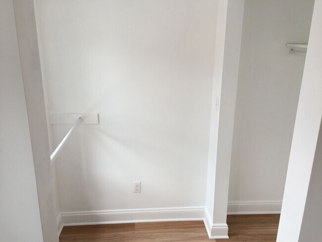 Building Photo - Newly Renovated - South Side Flats