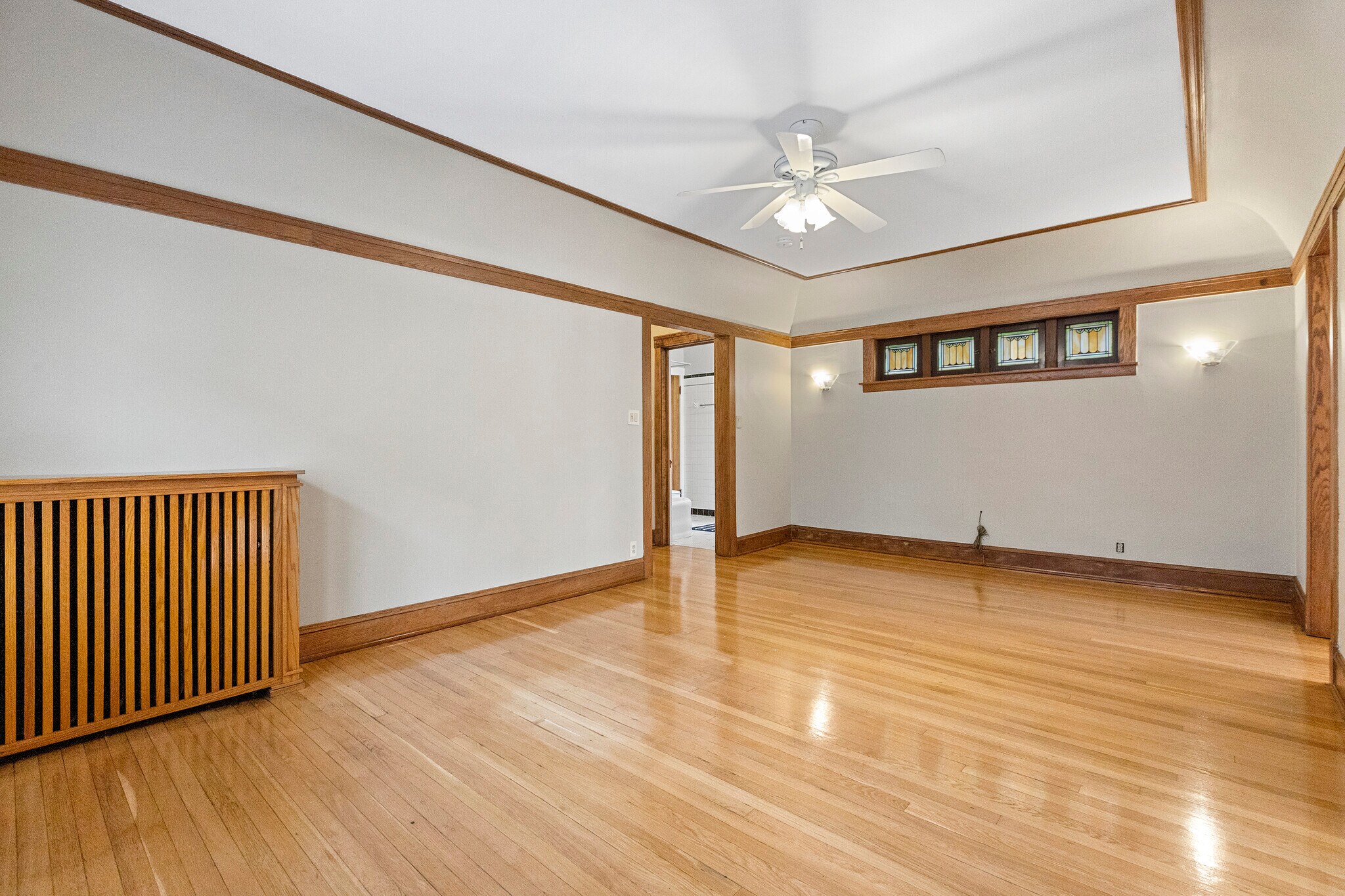 Building Photo - 6645 N Greenview Ave